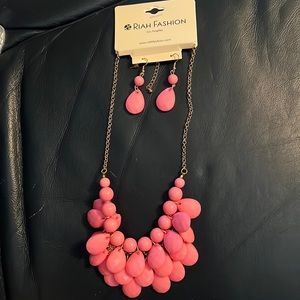Riah fashion pink gold necklace and earring set